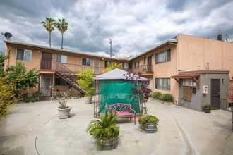 5952-5960 Benner St in Los Angeles, CA - Building Photo - Building Photo