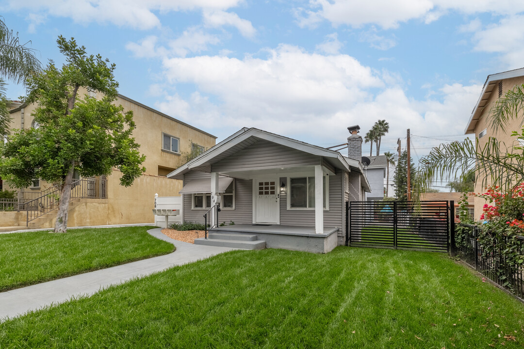 706 E Verdugo Ave in Burbank, CA - Building Photo