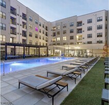 100 Union St, Unit 429 in Elizabeth, NJ - Building Photo