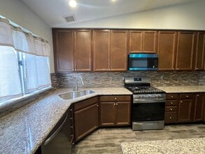 3736 Eclipse Dr in Palmdale, CA - Building Photo - Building Photo