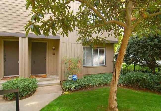 407 W Walnut St in Pasadena, CA - Building Photo - Building Photo