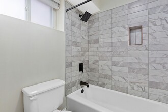 Courtyard Apartments in Kansas City, MO - Building Photo - Interior Photo