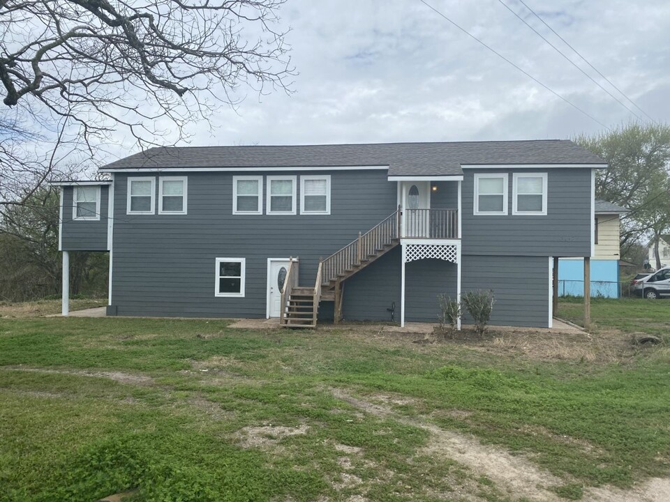 5143 County Rd 469 in Brazoria, TX - Building Photo