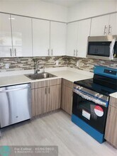 3951 SW 51st St in Fort Lauderdale, FL - Building Photo - Building Photo