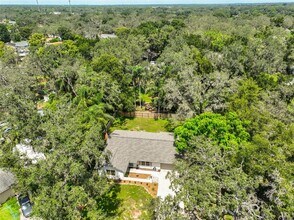 121 Windy Cir in Brandon, FL - Building Photo - Building Photo