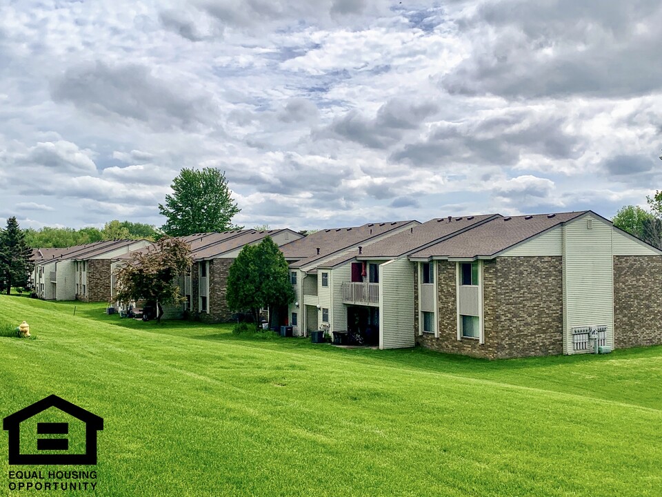 Kingswood Estates in Owosso, MI - Foto de edificio