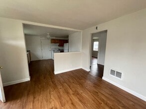 357 NE Terrace Ln in Sutherlin, OR - Building Photo - Building Photo