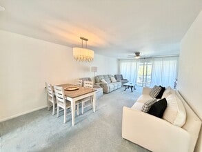 4900 Biscayne Dr in Naples, FL - Building Photo - Building Photo