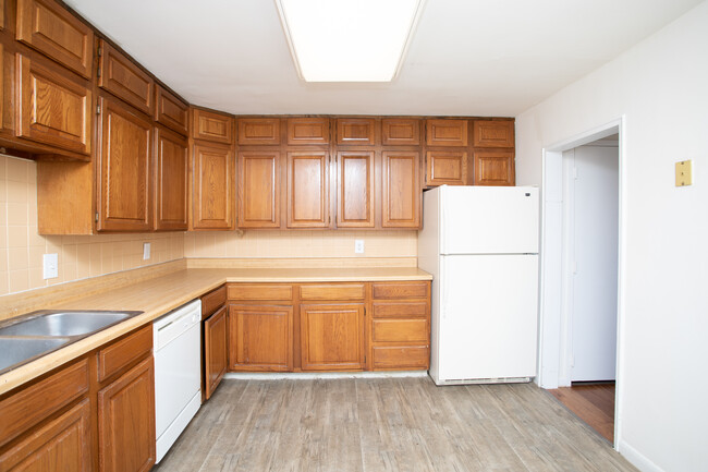 Carriage Court Apartments in Edgewood, MD - Building Photo - Interior Photo