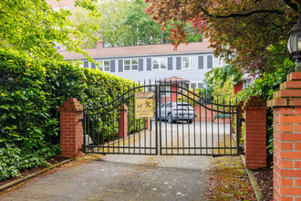 Courtyard on Capital Hill in Seattle, WA - Building Photo - Building Photo