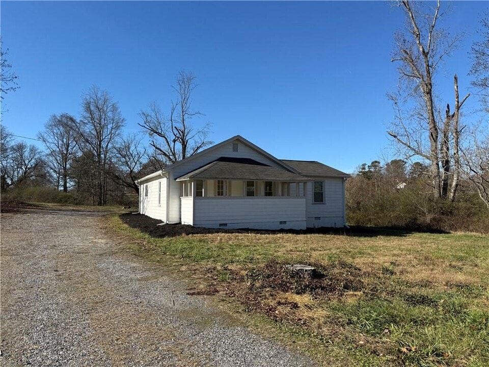 3915 Dahlonega Hwy in Cumming, GA - Building Photo