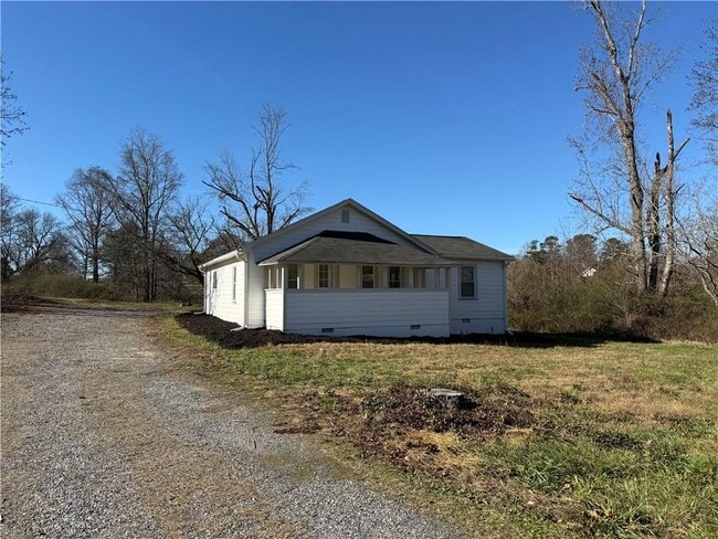 property at 3915 Dahlonega Hwy