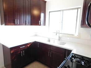 3513 W Alameda Ave in Burbank, CA - Building Photo - Building Photo