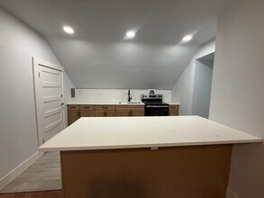 1367 Burdette Ave, Unit Apt 2 in Cincinnati, OH - Building Photo - Building Photo