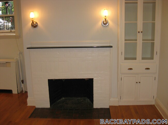239 Commonwealth Ave in Boston, MA - Foto de edificio - Building Photo