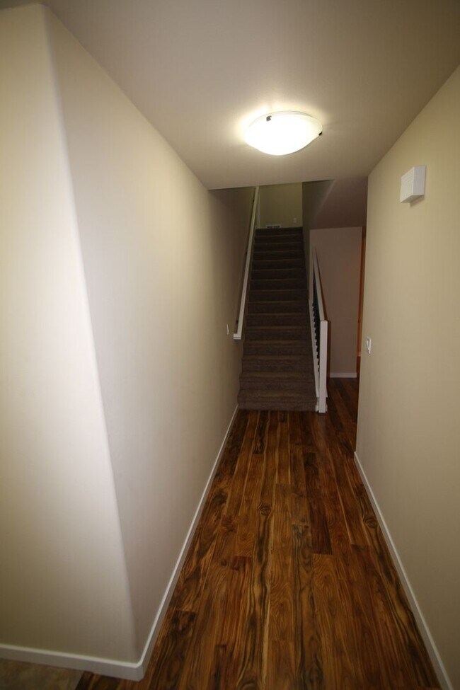 3936 Lakehurst Cir in Anchorage, AK - Building Photo - Building Photo