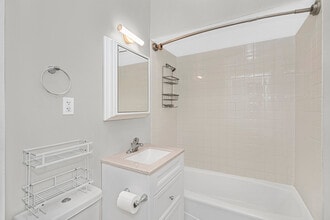 1341 W Foster Ave, Unit 1 in Chicago, IL - Building Photo - Building Photo