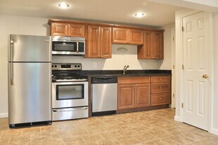 152 Main St, Unit 11 in Sturbridge, MA - Building Photo