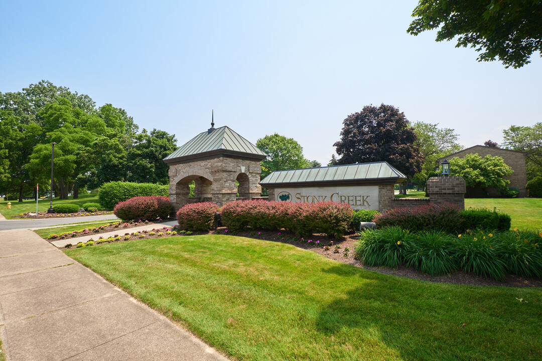 Stoney Creek Apartments in Greece, NY - Foto de edificio