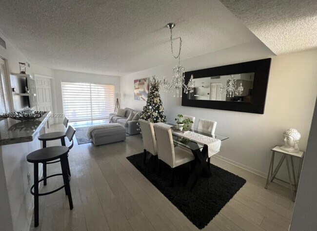 150 NW 96th Ave-Unit -9-205 in Pembroke Pines, FL - Foto de edificio - Building Photo