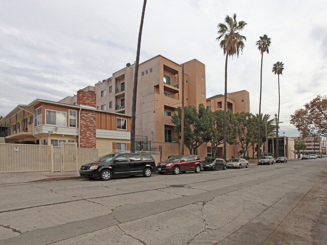 La Ventana Apartments in Los Angeles, CA - Foto de edificio - Building Photo