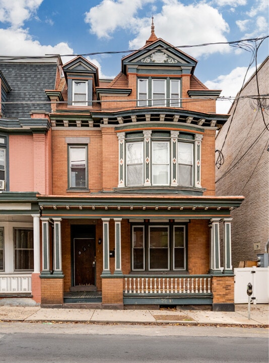 612 W Market St in Pottsville, PA - Building Photo