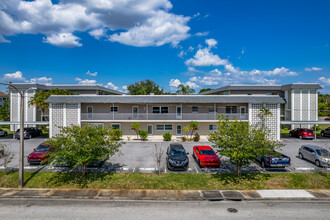 Tyrone Gardens Apartments & Condominimums in St. Petersburg, FL - Building Photo - Building Photo