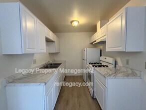 4552 Ashcroft Ave in Sacramento, CA - Building Photo - Building Photo