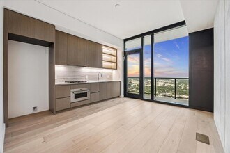 610 Davis St, Unit 3101 in Austin, TX - Foto de edificio - Building Photo