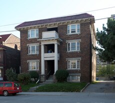 1237 King St W in Toronto, ON - Building Photo