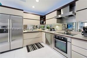 2100 Park Ave, Unit # 210 in Miami Beach, FL - Building Photo