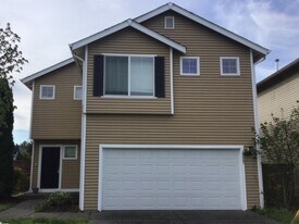 18007 Silver Creek Ave E in Puyallup, WA - Building Photo