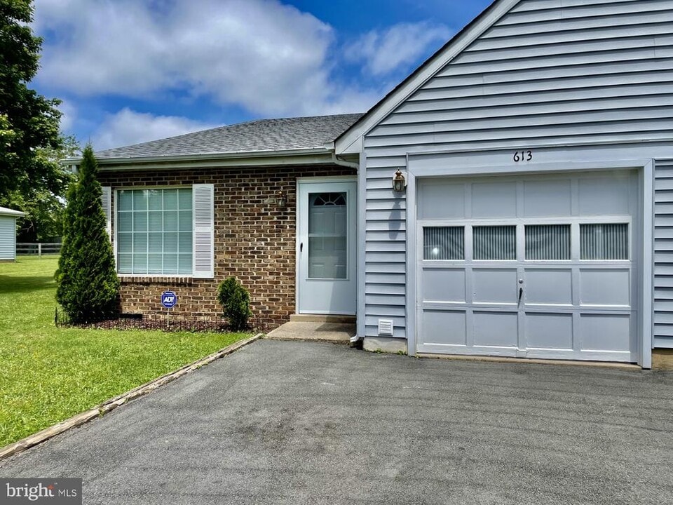 613 Plain Rd in Warrenton, VA - Building Photo
