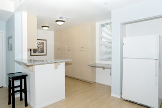 The Magnolia at Sherman Oaks in Sherman Oaks, CA - Foto de edificio - Interior Photo