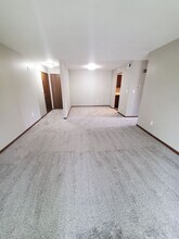 7601-7603 W Donna Ct in Milwaukee, WI - Foto de edificio - Interior Photo