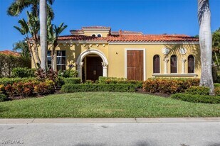 8535 Bellagio Dr in Naples, FL - Building Photo
