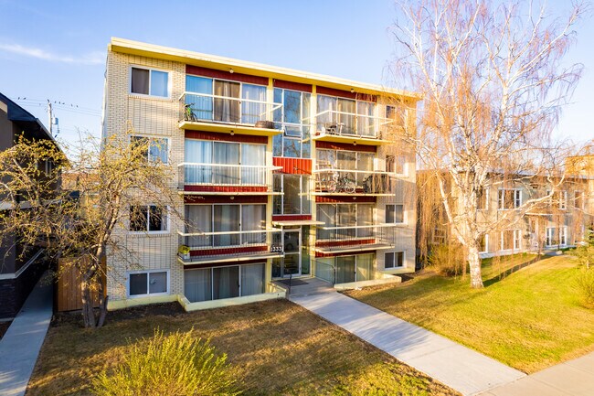 Dora Manor in Calgary, AB - Building Photo - Building Photo