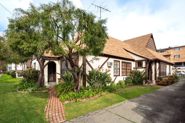 property at 2900 Griffith Park Blvd