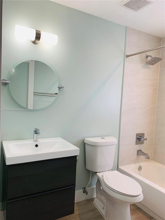 1100 10th St in Miami Beach, FL - Building Photo - Building Photo