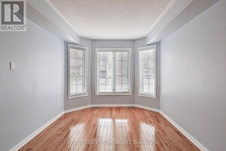 168 Wainscot Ave in Newmarket, ON - Building Photo - Building Photo