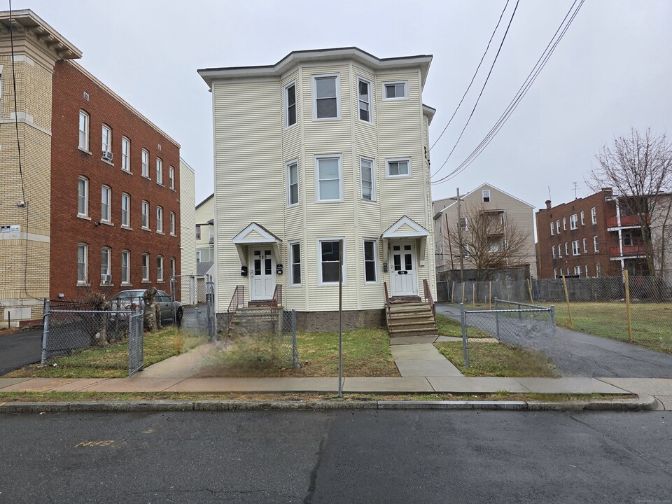 118 Adams St in Hartford, CT - Building Photo