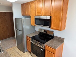5950 Oakwood Dr in Lisle, IL - Building Photo - Building Photo