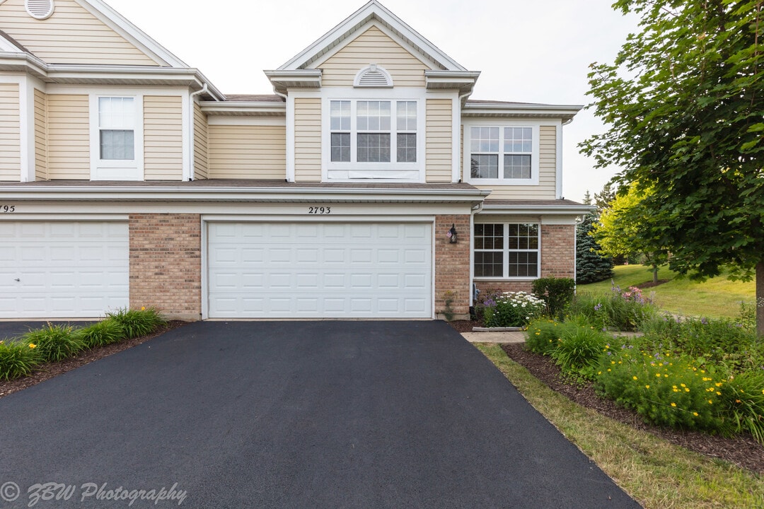 2793 Borkshire Ln in Aurora, IL - Building Photo