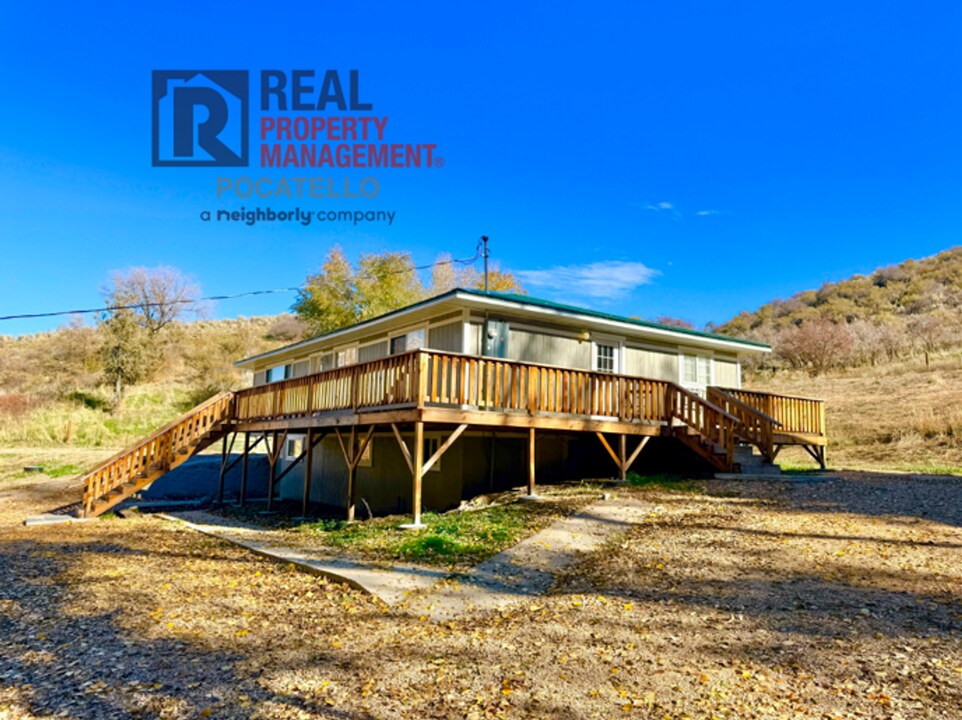 698 E Upper Rock Creek Rd in Inkom, ID - Building Photo