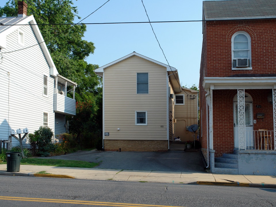 209 E 5th St in Frederick, MD - Building Photo