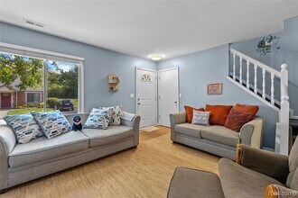 1570 Streamwood Ct, Unit B8 in Rochester Hills, MI - Building Photo - Building Photo