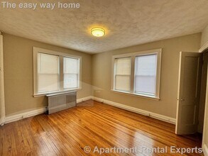 4 Cogswell Ave in Cambridge, MA - Building Photo - Building Photo
