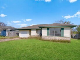 1114 W 11th St in Freeport, TX - Building Photo