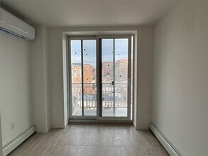 90-14 Whitney Ave in Queens, NY - Building Photo - Building Photo