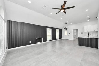 15411 Town Green Dr in Houston, TX - Building Photo - Building Photo